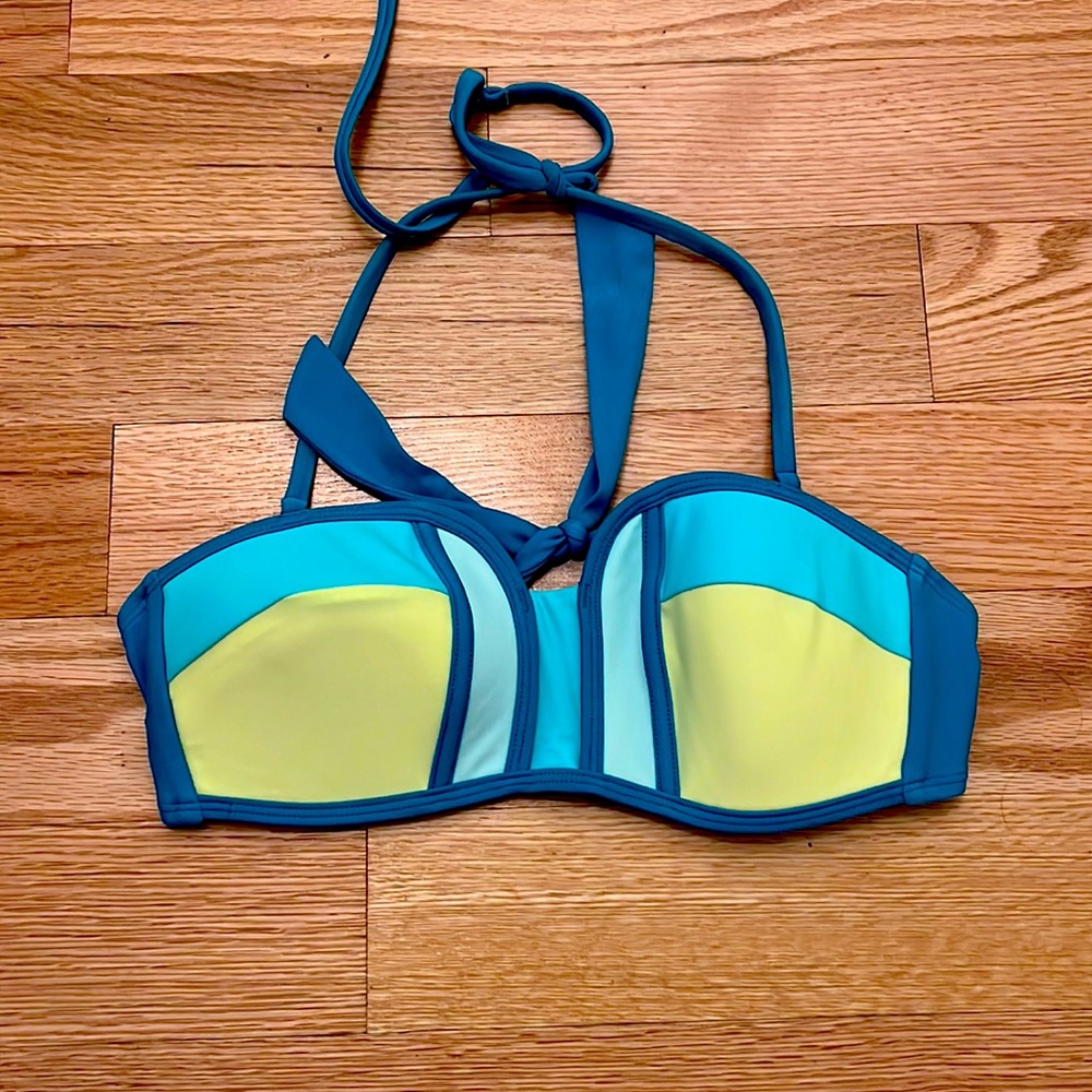 Xhiliration Lightly worn bikini top